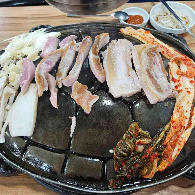 거북솥삼겹살 대표 사진