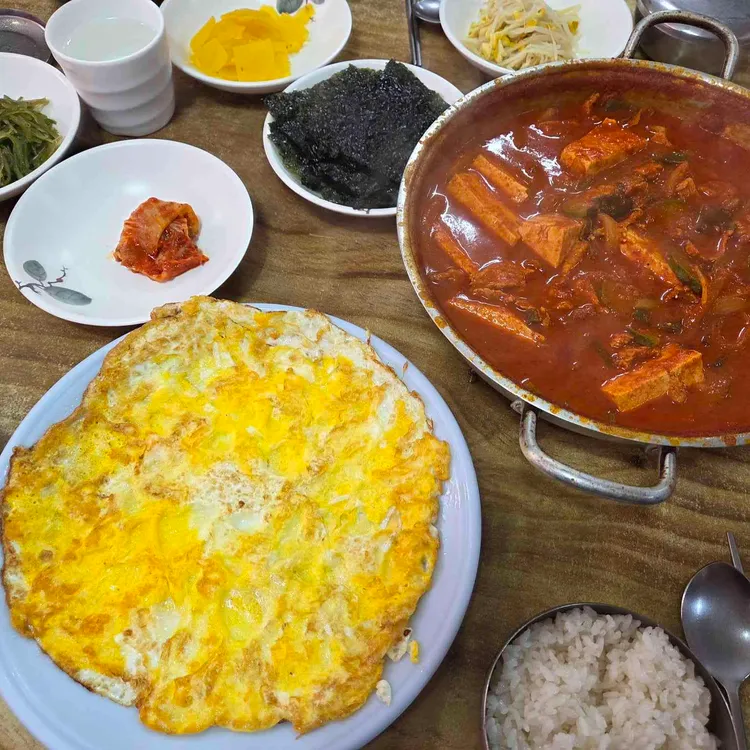 엄마네 돼지찌개 대표 사진