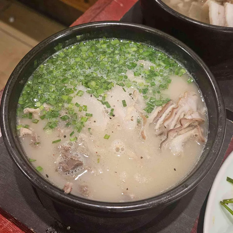 엄용백 돼지국밥 사진