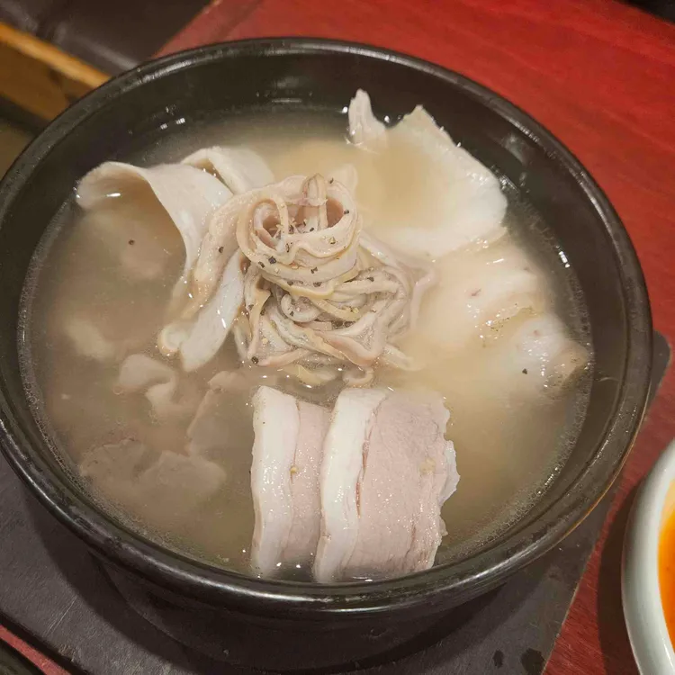 엄용백 돼지국밥 사진 2