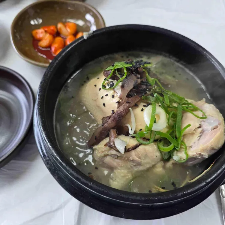 훈제오리 + 부추 샐러드 포케