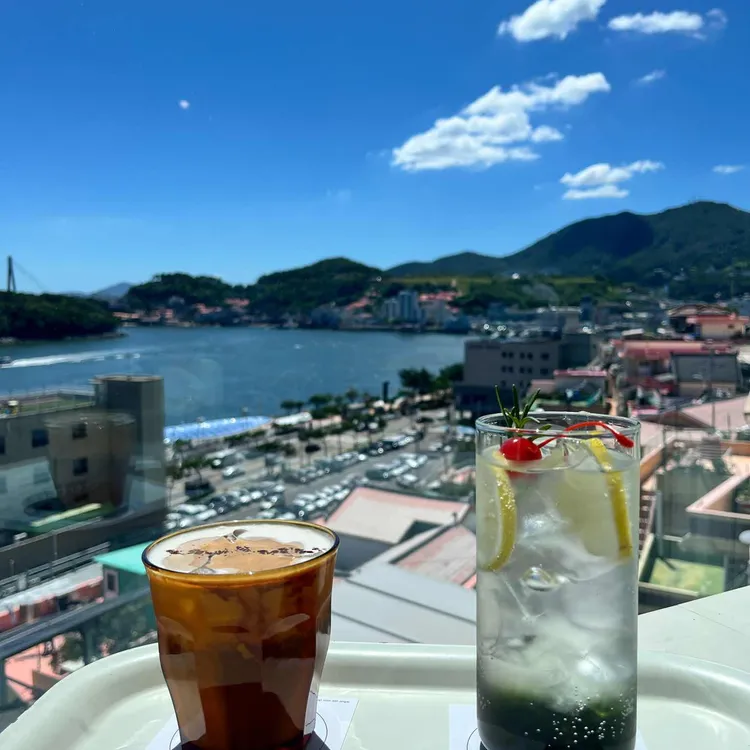 와이드 커피 스탠드 사진