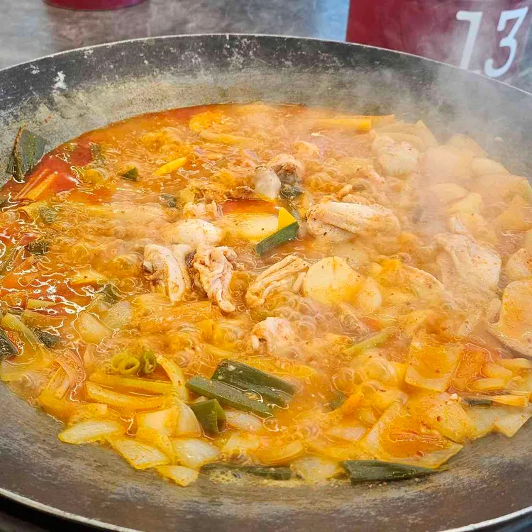 연평도꽃게품은닭볶음탕 드럼통솥뚜껑 사진 1
