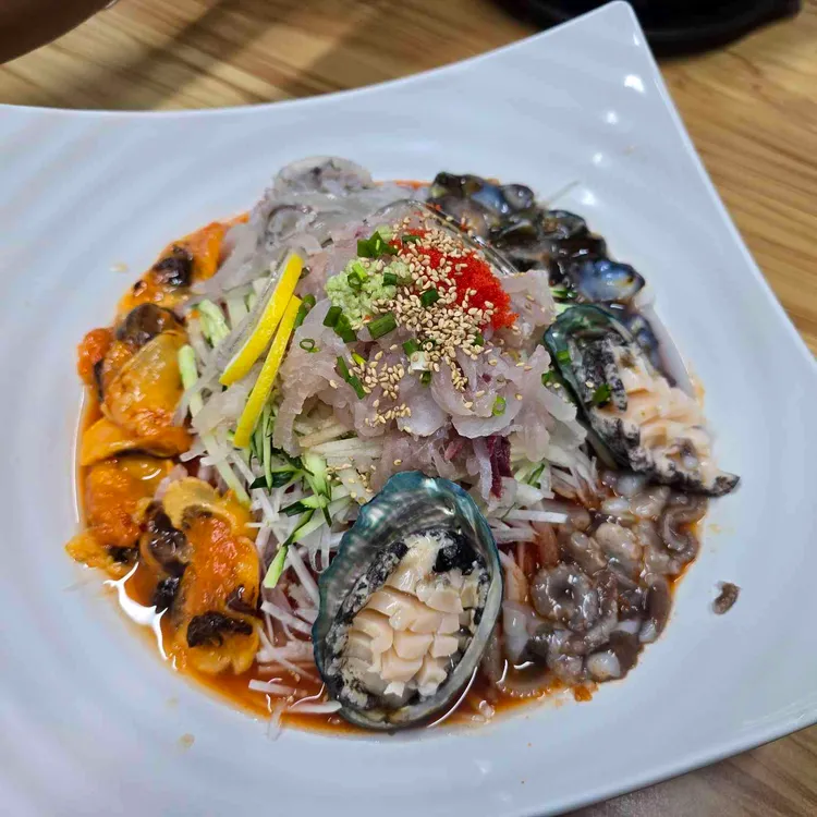 사량도 자연산횟집 대표 사진