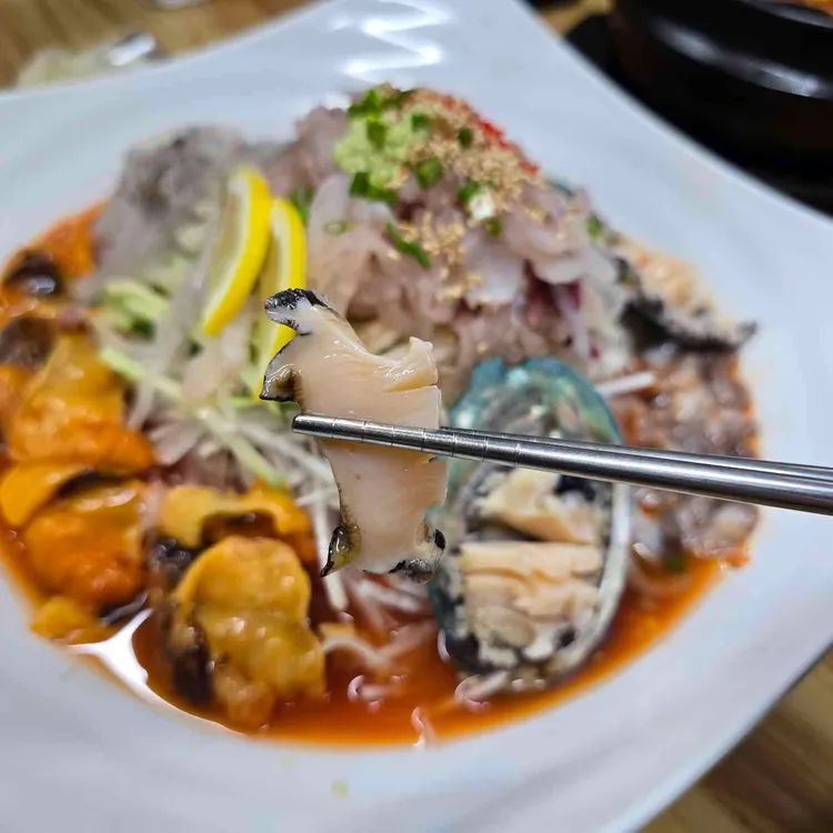 사량도 자연산횟집 대표 사진