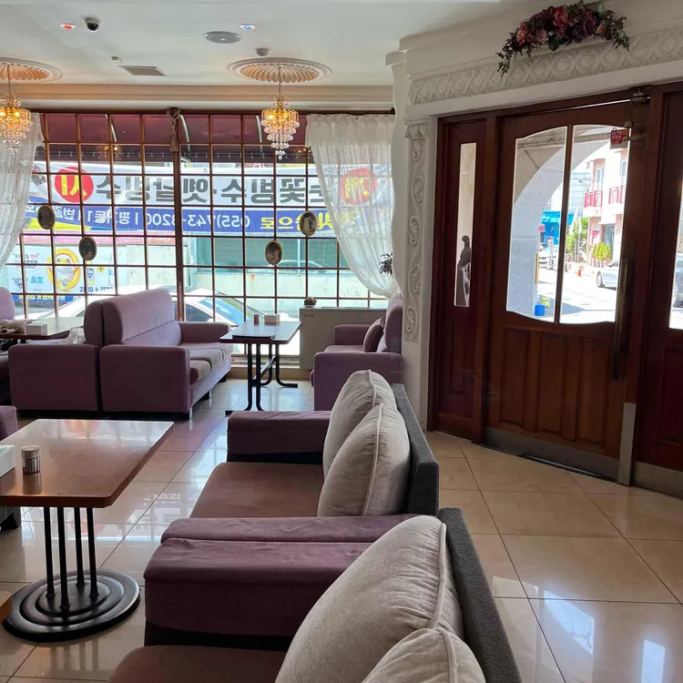 햇빛속으로 대표 사진