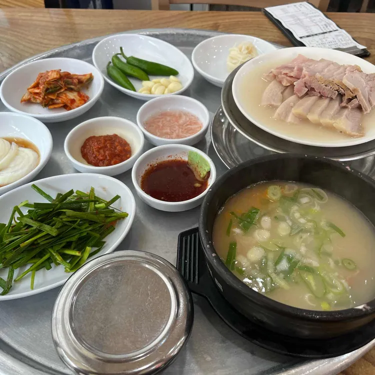 쌍둥이 돼지국밥 사진