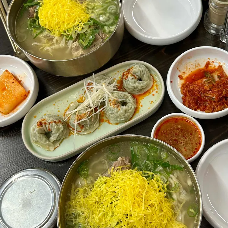 평이담백 뼈칼국수 사진 1