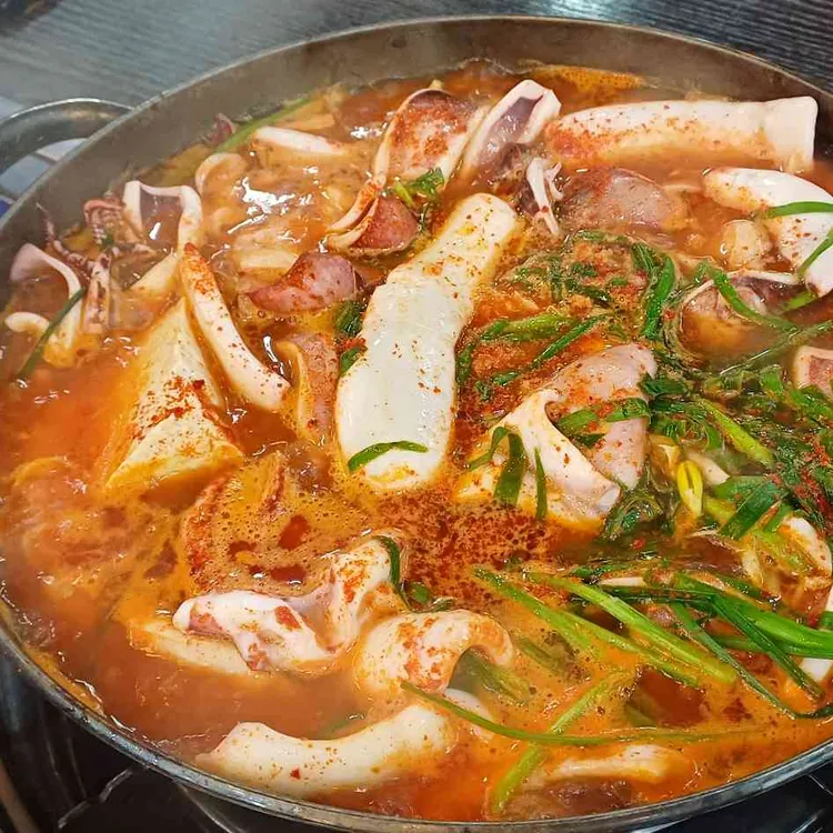 황성얼큰오징어찌개 사진