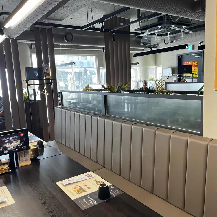 본흑염소능이삼계탕 대표 사진