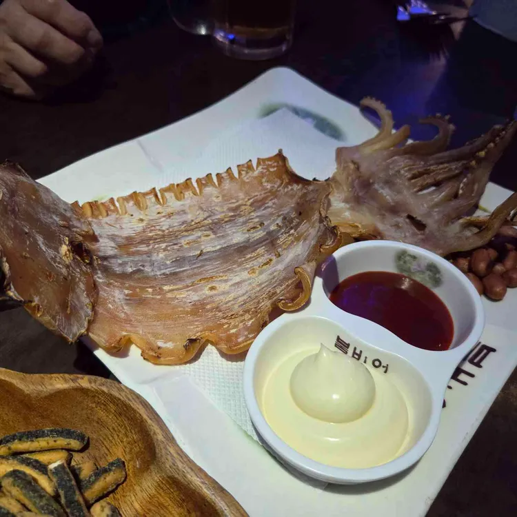붐비어 대표 사진