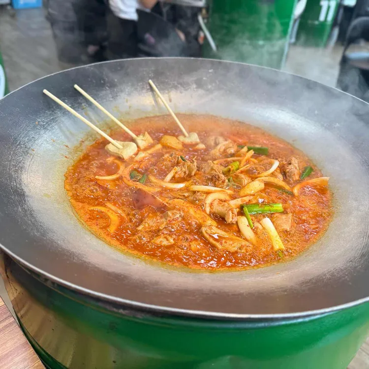 통큰솥뚜껑닭볶음탕 대표 사진