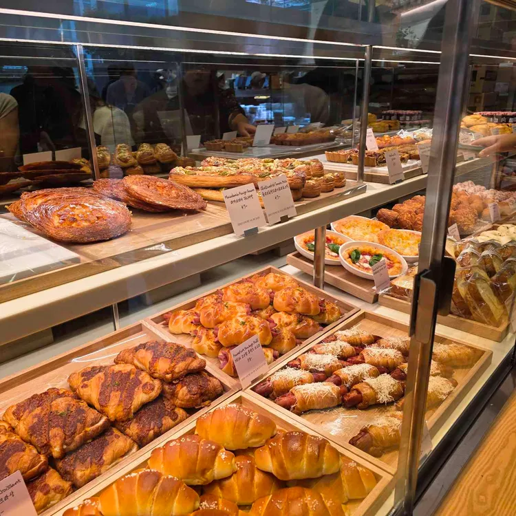 브레드캐스트 대표 사진