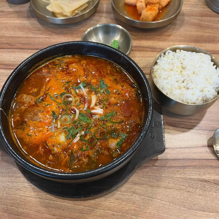 얼큰본가 연품뼈해장국 24시 사진