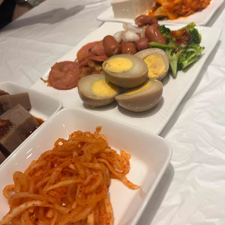 도끼셰프 박지윤의 양지수육 김치찌개 대표 사진