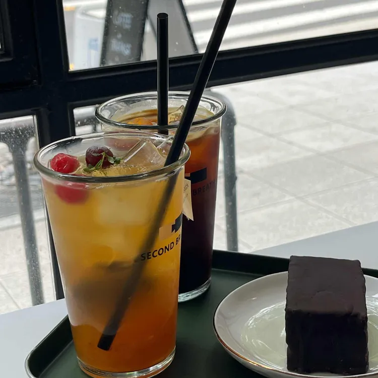 세컨브레스 사진