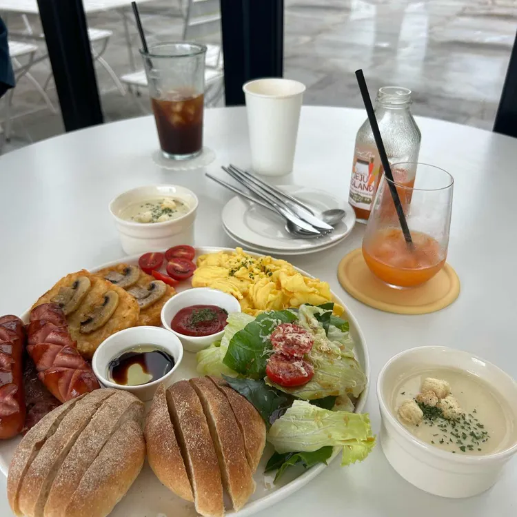 더브런치컨셉 대표 사진