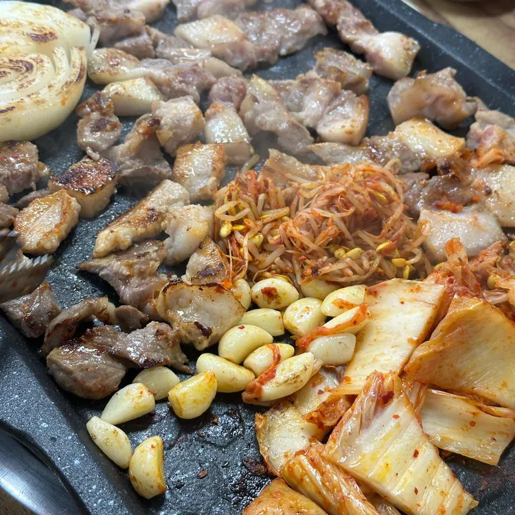 별난돼지김치찌개 & 뒷고기 대표 사진