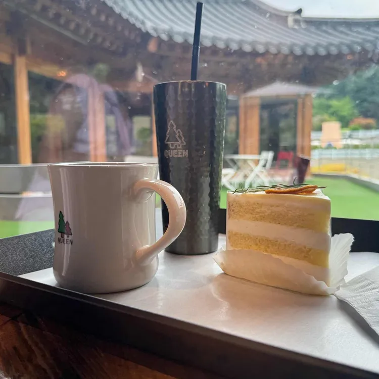 더포레스트 퀸 사진