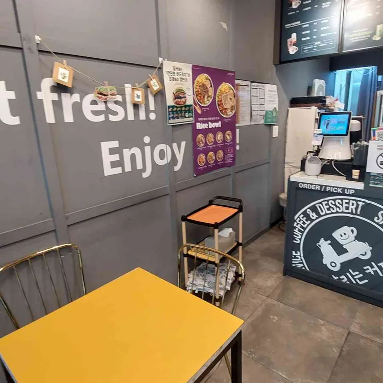 달리는커피 대표 사진