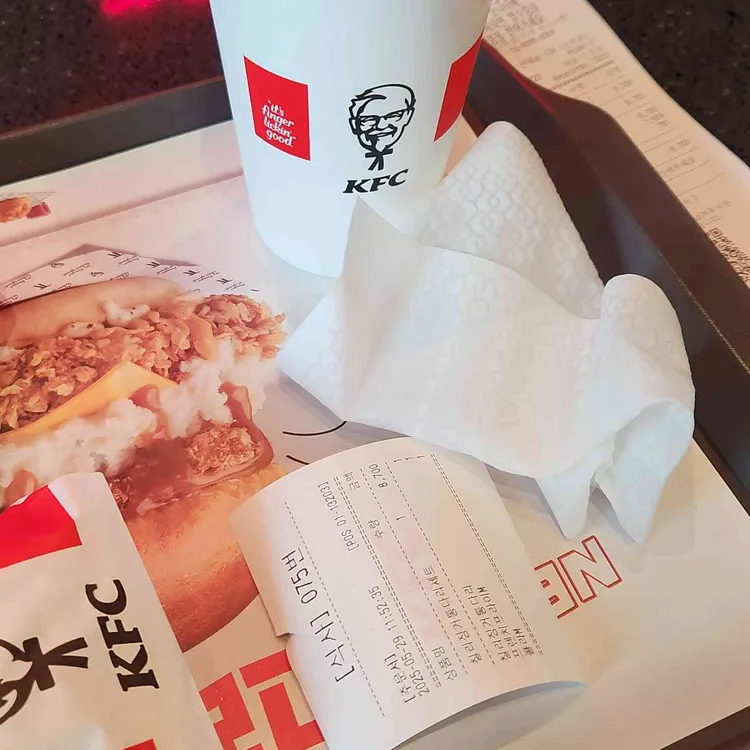 KFC 신사역 대표 사진