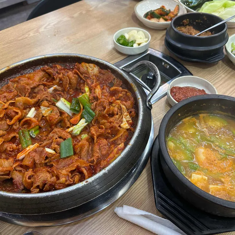 다채우렁돌솥쌈밥 사진