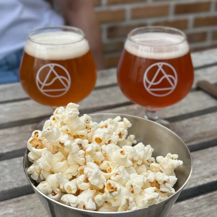 노매딕 브루잉 비어가든 사진