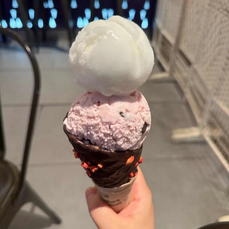 에맥앤볼리오스 대표 사진