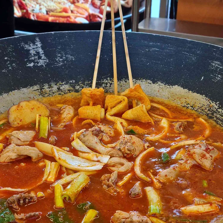 통큰솥뚜껑닭볶음탕 대표 사진