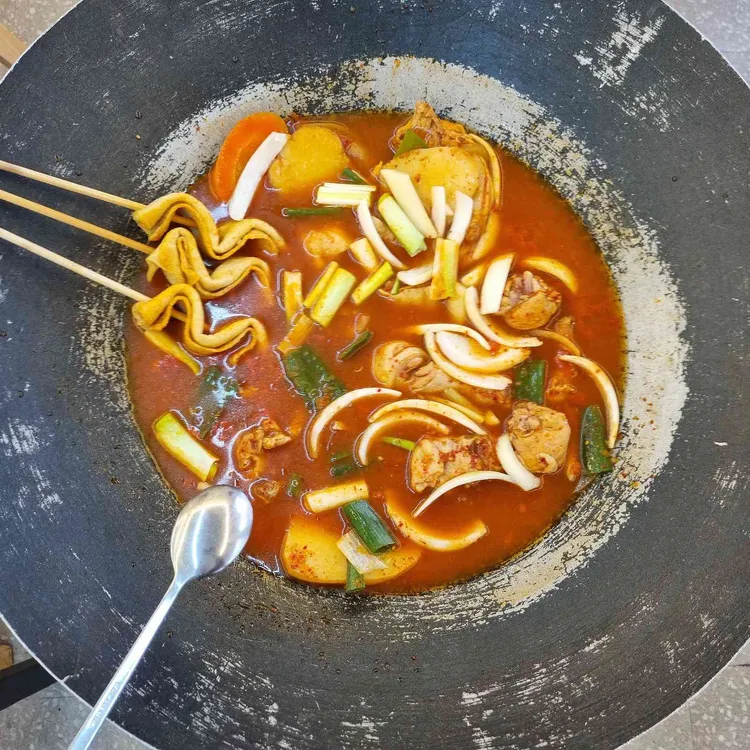 통큰솥뚜껑닭볶음탕 대표 사진