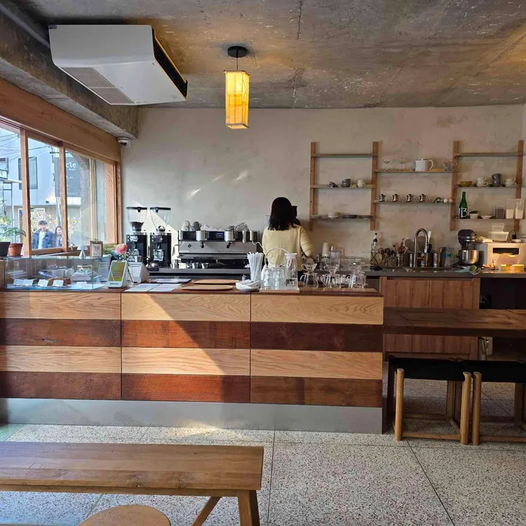 연흔 로스터스 대표 사진