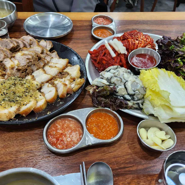 장수마늘보쌈 사진