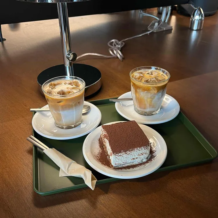 인썸니악 커피바 대표 사진