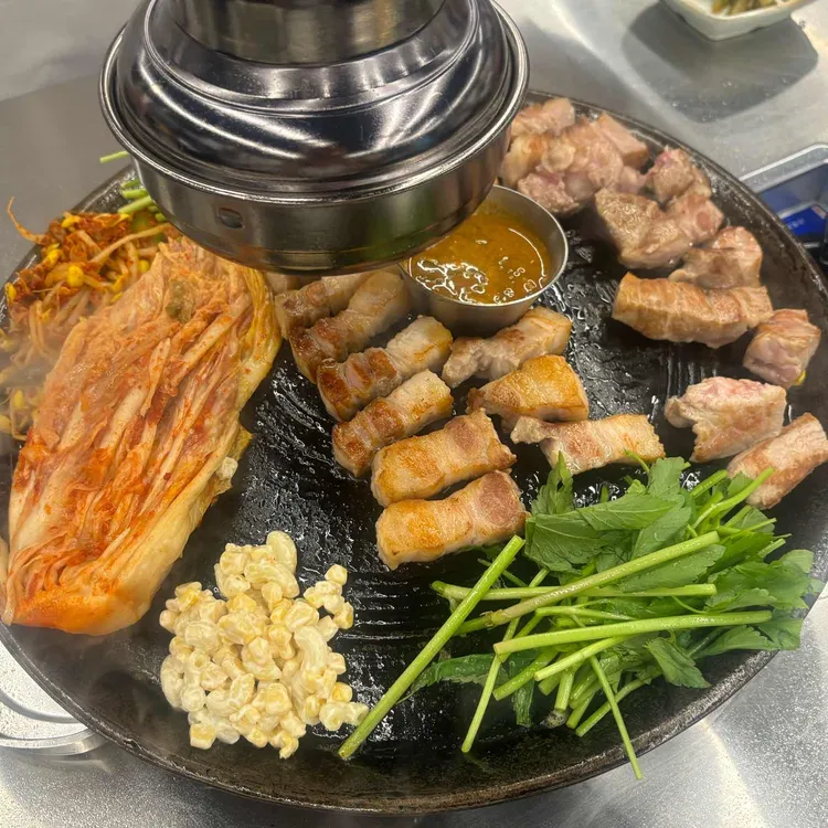 할매솥뚜껑삼겹살 대표 사진