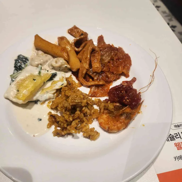 애슐리 퀸즈 사진