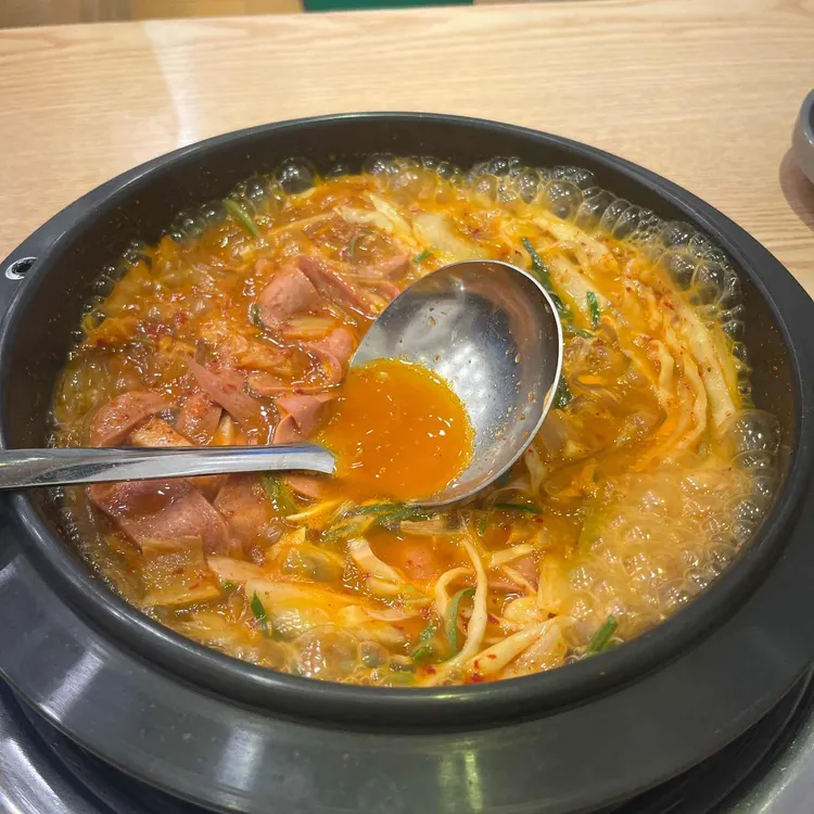 엉클부대찌개 대표 사진