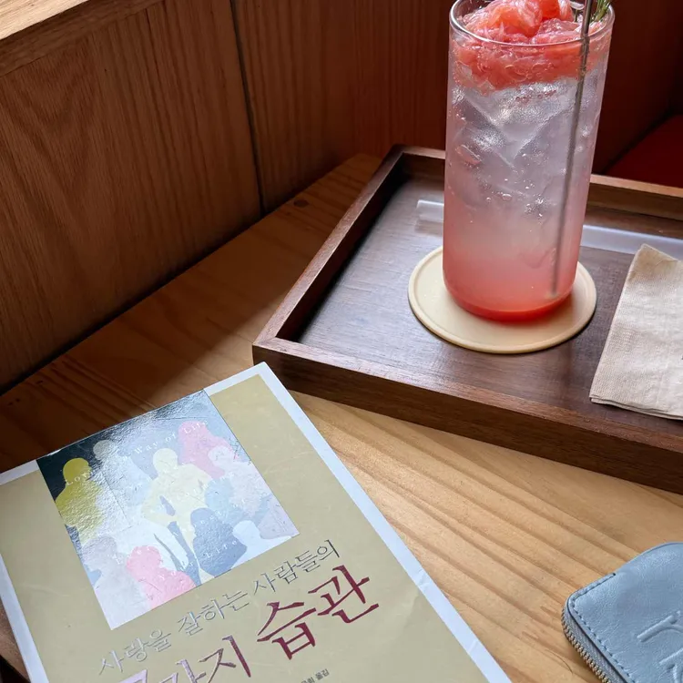 북카페 휴일 대표 사진