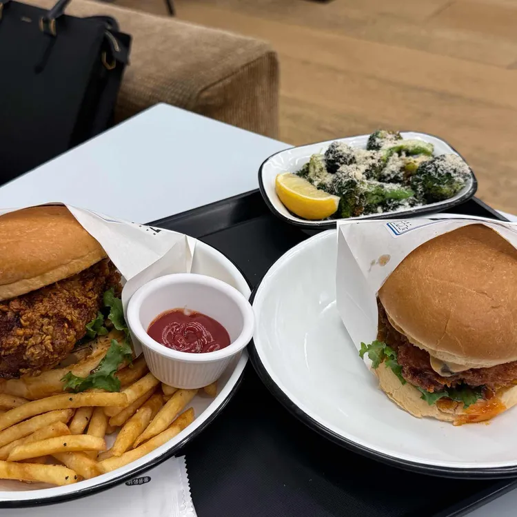 롸카두들 내쉬빌 핫치킨 사진