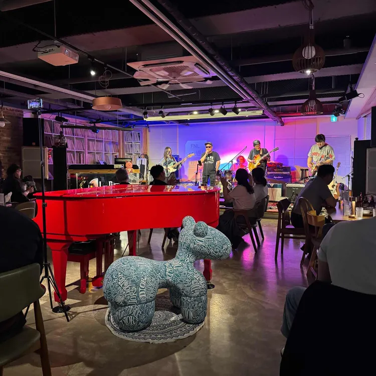 레드피아노 LP카페 대표 사진