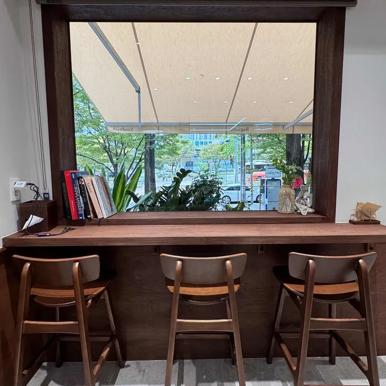 베이커리 인류 대표 사진