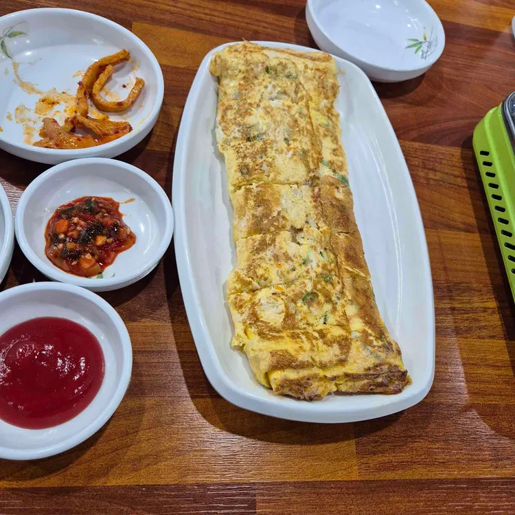 투뿔육회묵은지말이