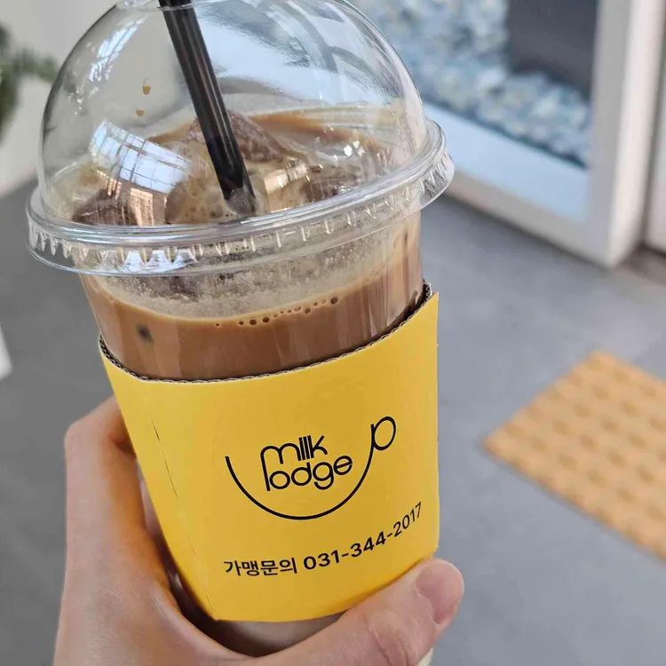 밀크로지커피 대표 사진