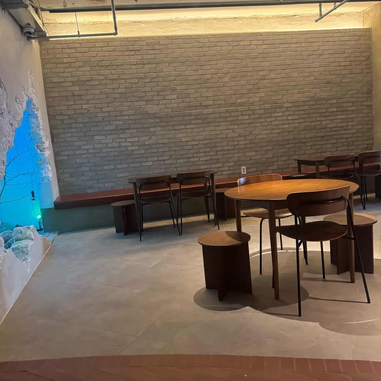 구루커피 로스터스 대표 사진