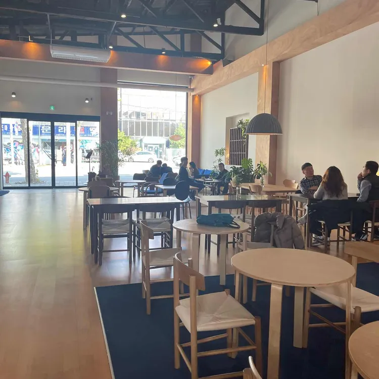 로우더 대표 사진