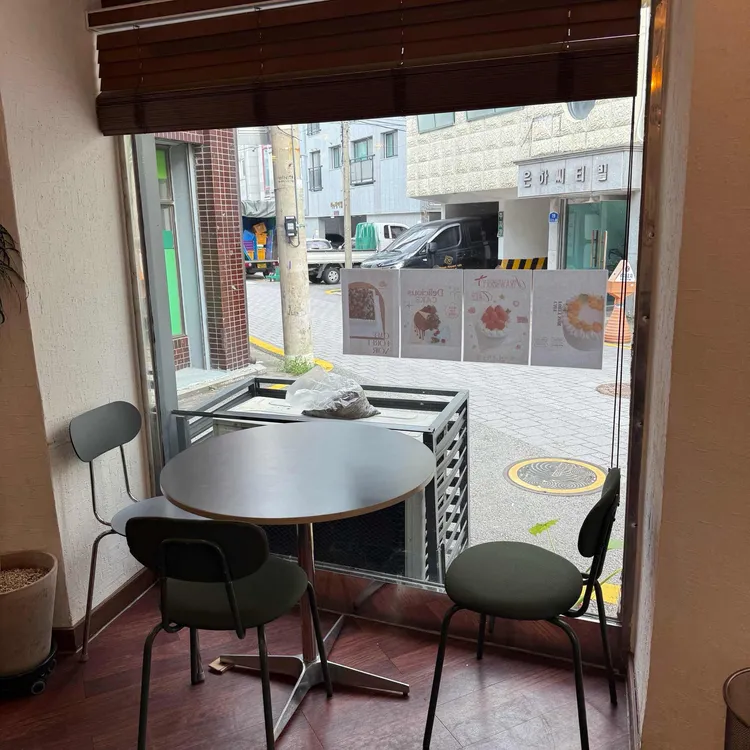 카페 포레누아 대표 사진