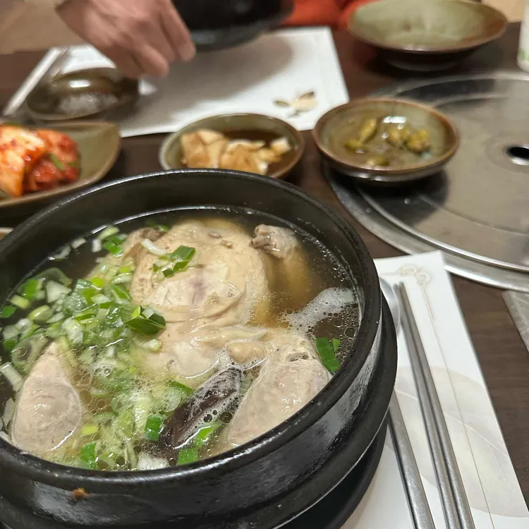 능이버섯백숙삼계탕 대표 사진