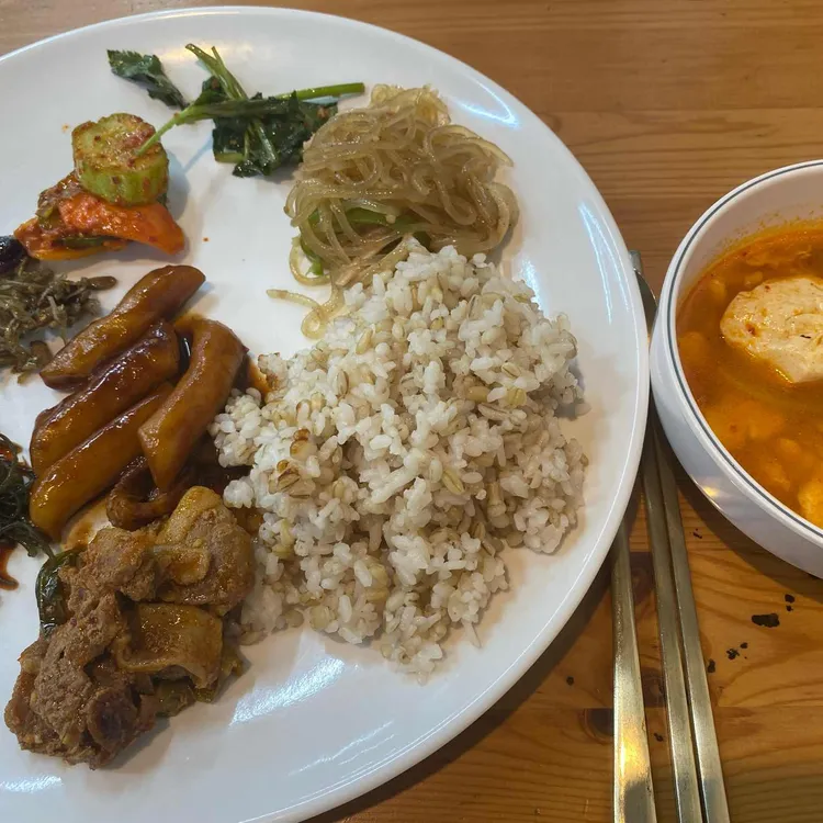 장한 한식뷔페 대표 사진