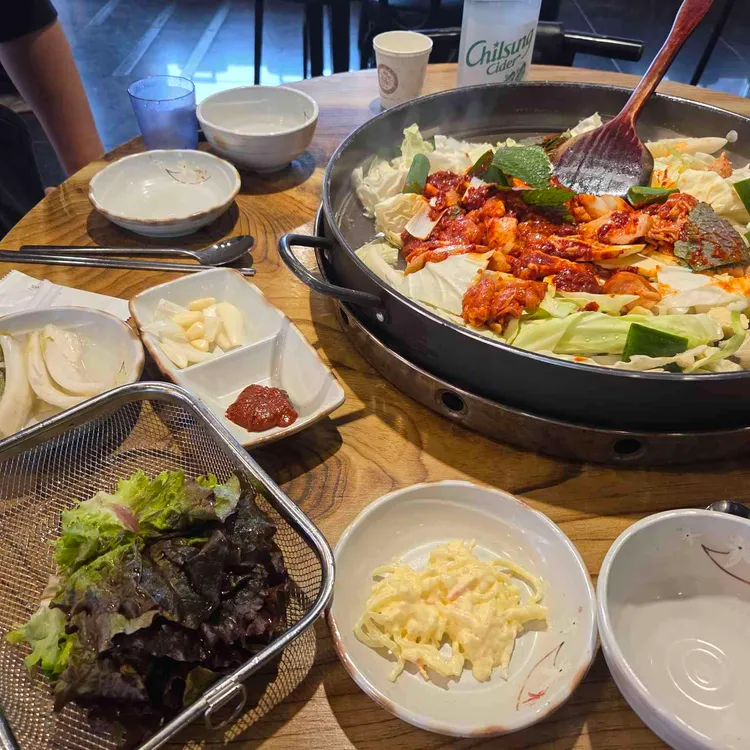 연어, 날치알, 미니샐러드, 불닭소스