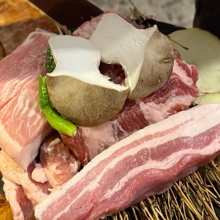 육품 대표 사진