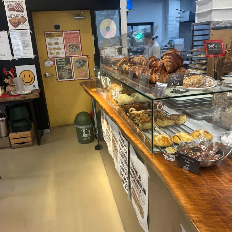 비플레이트 바이 브라운브레드 사진